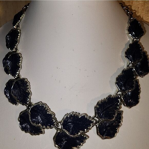 Elegant Black Leaf Necklace No Makers Mark 17" - Picture 3 of 7